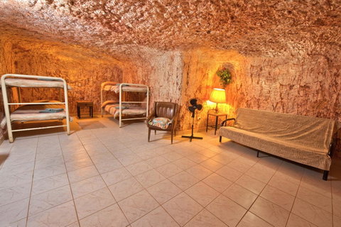 Radeka Downunder Underground Motel - Suburb Australia 4
