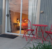 Desert Gum Retreat Gough St - Suburb Australia