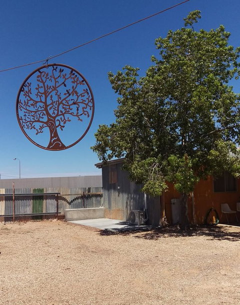 Desert Gum Retreat Gough St - Suburb Australia 23