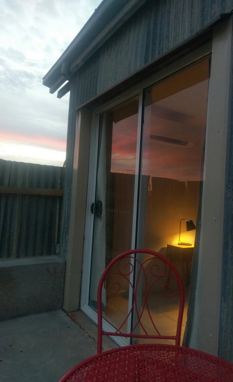 Desert Gum Retreat Gough St - Suburb Australia 21