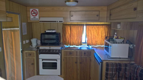 Second Valley Caravan Park - Suburb Australia 11