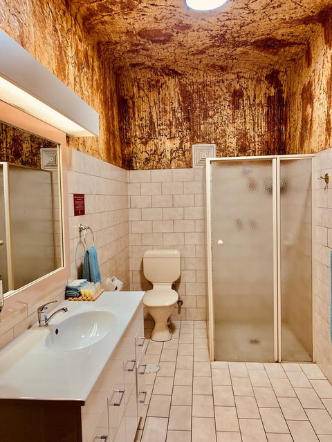 Desert Cave Hotel - Suburb Australia 6