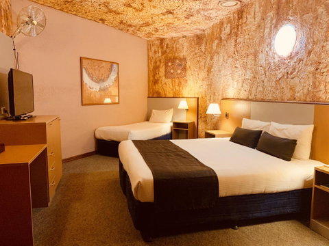 Desert Cave Hotel - Suburb Australia 23