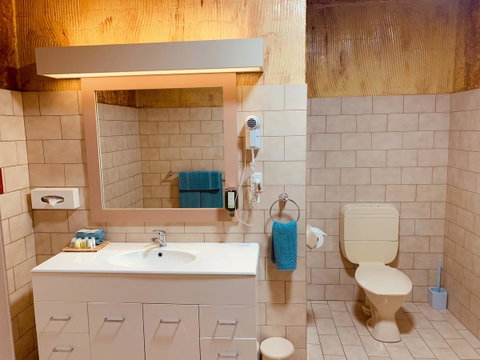 Desert Cave Hotel - Suburb Australia 8