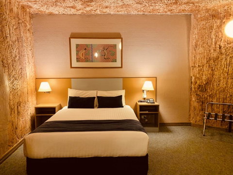 Desert Cave Hotel - Suburb Australia 10