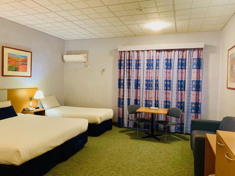 Desert Cave Hotel - Suburb Australia 26