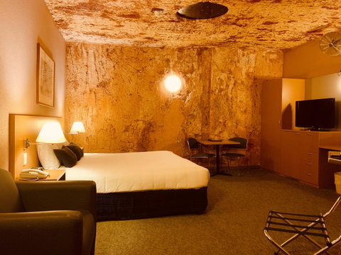 Desert Cave Hotel - Suburb Australia 18