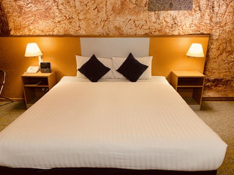 Desert Cave Hotel - Suburb Australia 1