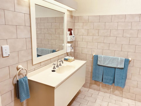 Desert Cave Hotel - Suburb Australia 21