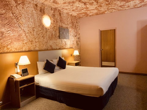 Desert Cave Hotel - Suburb Australia 4