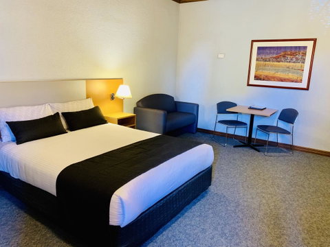 Desert Cave Hotel - Suburb Australia 19