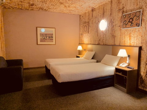Desert Cave Hotel - Suburb Australia 7