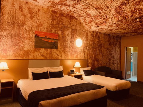 Desert Cave Hotel - Suburb Australia 25