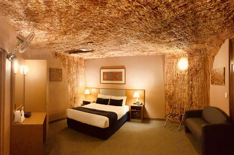 Desert Cave Hotel - Suburb Australia 11