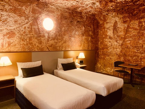 Desert Cave Hotel - Suburb Australia 15