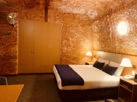 Desert Cave Hotel - Suburb Australia 14