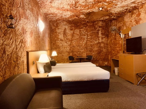 Desert Cave Hotel - Suburb Australia 16
