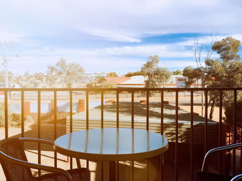 Desert Cave Hotel - Suburb Australia 0