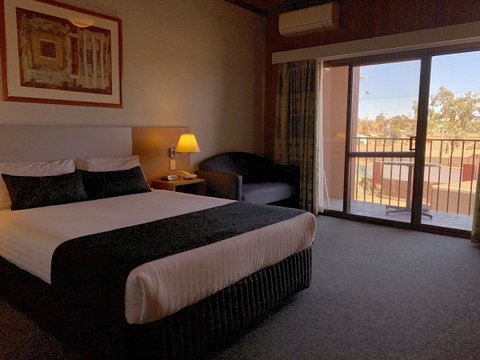 Desert Cave Hotel - Suburb Australia 20