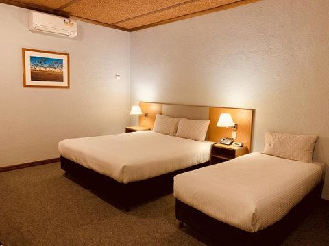 Desert Cave Hotel - Suburb Australia 22
