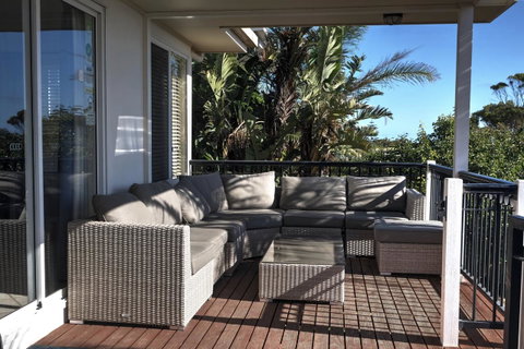 The Whitehouse - Suburb Australia 1