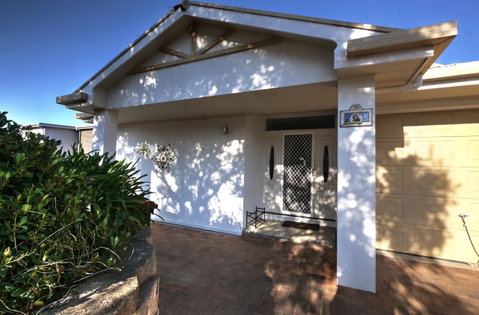 The Whitehouse - Suburb Australia 3