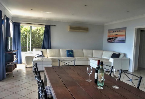 The Whitehouse - Suburb Australia 8