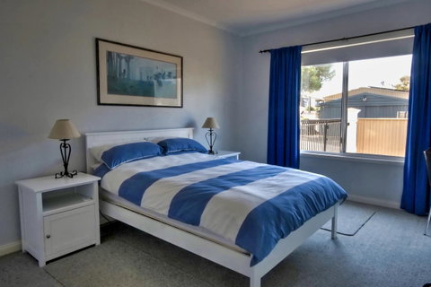 The Whitehouse - Suburb Australia 13