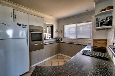 The Whitehouse - Suburb Australia 6