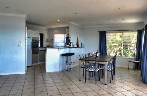 The Whitehouse - Suburb Australia 9