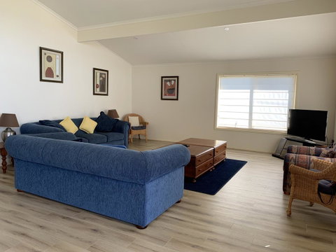 Emu Bay Lodge - Suburb Australia 6