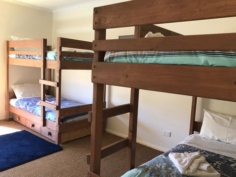 Emu Bay Lodge - Suburb Australia 17