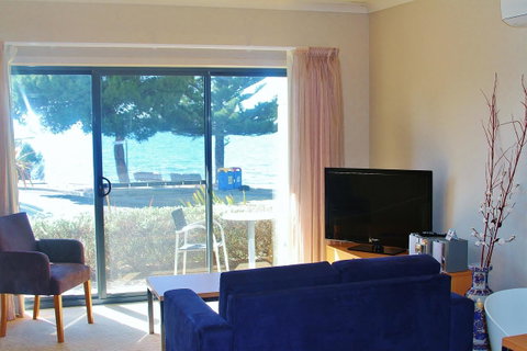 Pier Number 10 - Suburb Australia 7