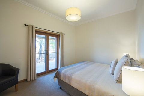 Flinders Bush Retreats - Suburb Australia 23