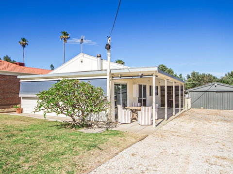 Boat House - Suburb Australia 9