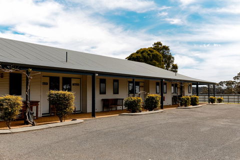 Karri Aura - Suburb Australia 8