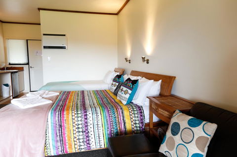 Karri Aura - Suburb Australia 1