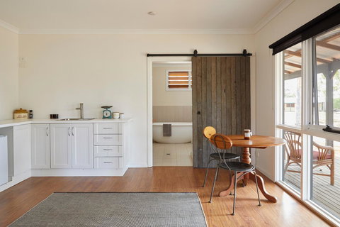 Margaret River Retreat - Suburb Australia 15