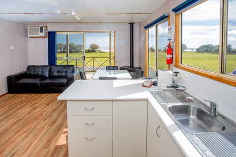 Discovery Parks â€“ Devonport - Suburb Australia 26