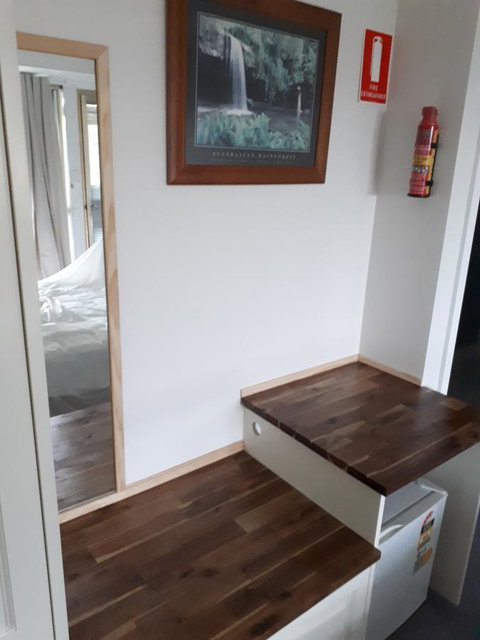 Robin's Nest B&B - Suburb Australia 33