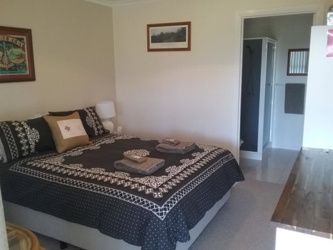Robin's Nest B&B - Suburb Australia 23