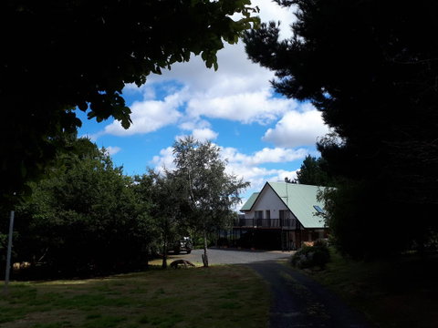 Robin's Nest B&B - Suburb Australia 4