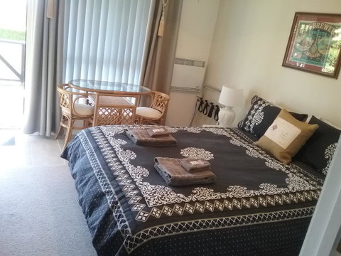Robin's Nest B&B - Suburb Australia 21