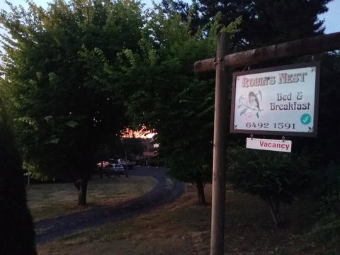 Robin's Nest B&B - Suburb Australia 3