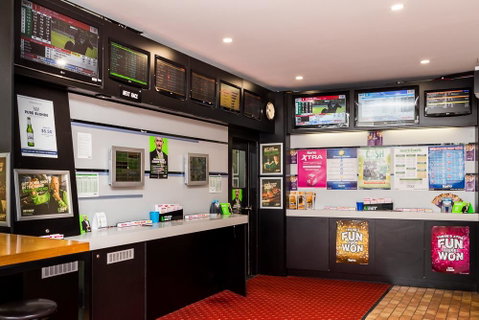 Edgewater Hotel - Suburb Australia 4