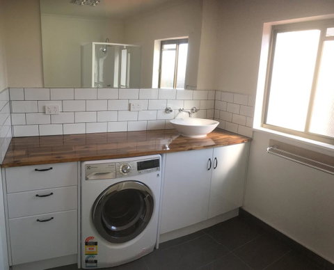 3ree- Spacious & Charming Apartment - Suburb Australia 9