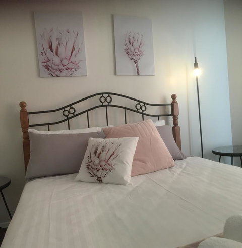 3ree- Spacious & Charming Apartment - Suburb Australia 3