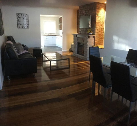 3ree- Spacious & Charming Apartment - Suburb Australia 11
