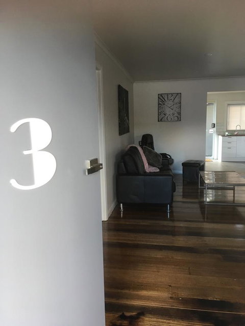 3ree- Spacious & Charming Apartment - Suburb Australia 15