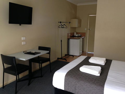 Robinvale Bridge Motel - Suburb Australia 13